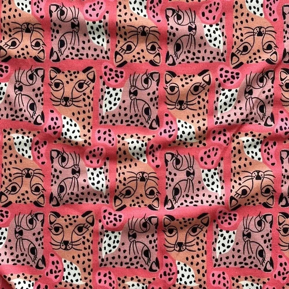 ⭐️3/$15 Cat Print  Tee - Picture 3 of 9